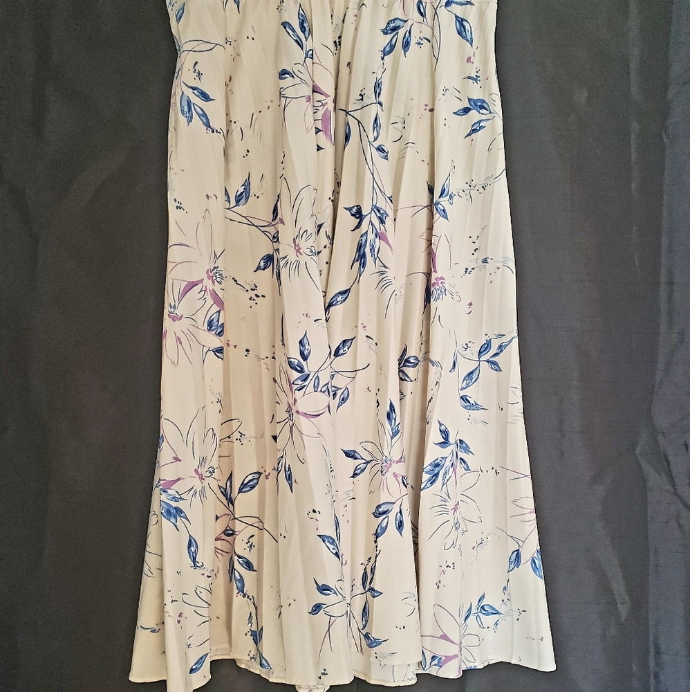 Vintage knee length floral skirt